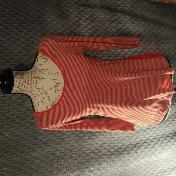 3/4 Sleeve shirt. Criss Cross back - Picture 1 of 4